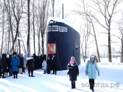 Более 350 вологжан посетили рубку подводной лодки «Вологда» в День защитника Отечества