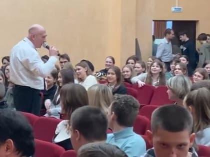 Три дня не жрамши сидел когда-нибудь? Депутат-коммунист предрек школьникам будущее «на помойке, под экономическим плинтусом»