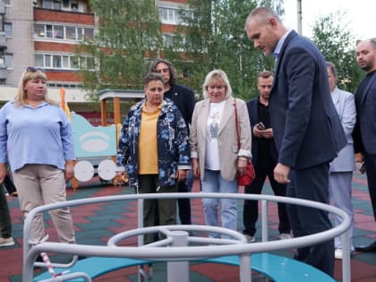 Новая детская площадка в микрорайоне Лоста