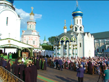 В канун праздника обретения мощей преподобного Сергия Радонежского митрополит Савва сослужил Святейшему Патриарху Кириллу за вечерним богослужением в Троице-Сергиевой лавре