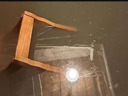 На Вологодчине ребенок провалился в затопленный подвал в жилом доме и едва не погиб