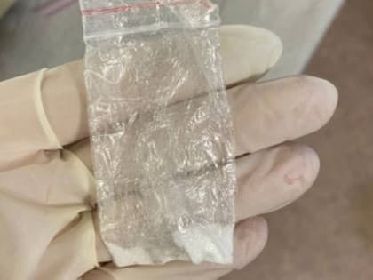 Двоих молодых череповчан задержали по подозрению в распространении наркотиков