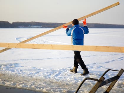 В Череповце у лыжной базы оборудовали прорубь для моржей