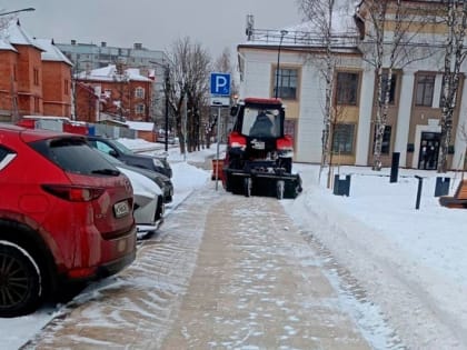 В Череповце из-за снегопадов дорожные службы перешли на усиленный режим работы