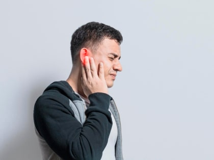 Боль при отите: что делать, если заболело ухо?
