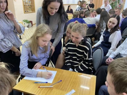 Новый арт-объект и благоустройство памятника - молодые парламентарии Верховажского округа представили свои проекты на дискуссионном клубе