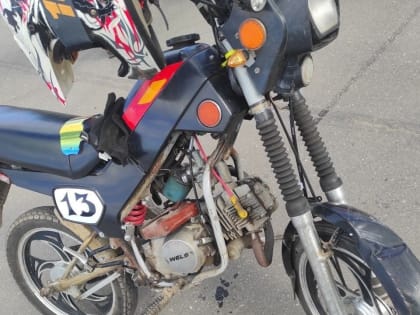 Водитель мопеда пострадал во время ДТП на парковке в Вологде