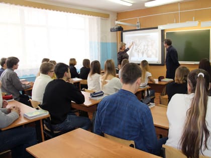 Школьникам разъяснили условия получения золотой и серебряной медали