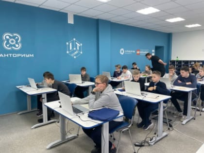 С анализом в бизнесе и программной разработке познакомились вологодские школьники на открытом «Уроке цифры»