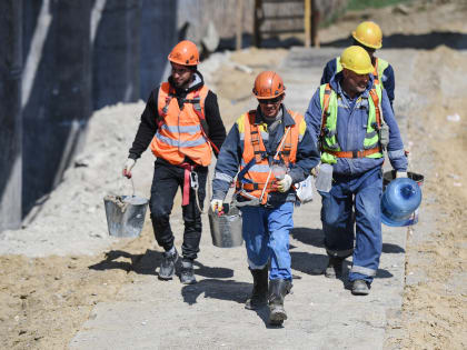 Повышение зарплат в строительстве и производстве России в 2025 году