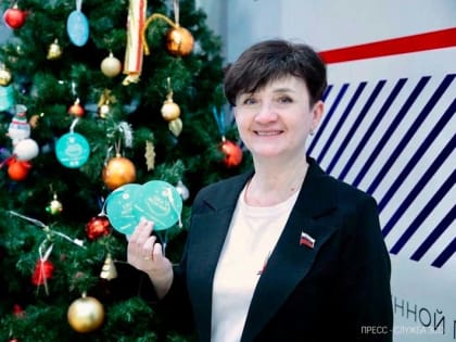 Депутат Заксобрания Елена Быкова исполнит новогодние желания детей