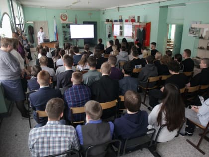 В Череповце школьникам рассказали об опасности вейпов