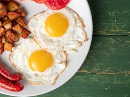 Диетолог Дианова назвала яичницу с сосисками самым плохим завтраком