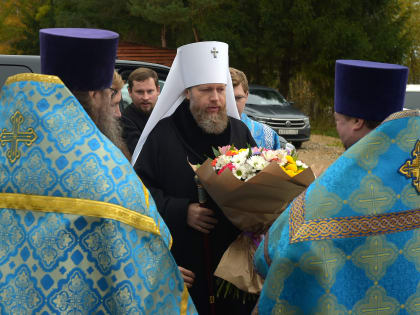 «Покрый, Владычице, омофором милости Твоея вся люди…»