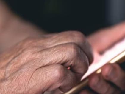 Пенсионерку развели на 880 тысяч в приложении для знакомств