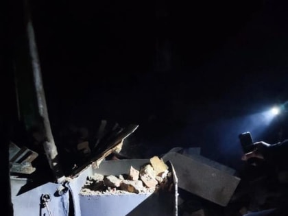 Мощный взрыв в жилом доме поднял на ноги экстренные службы Великого Устюга