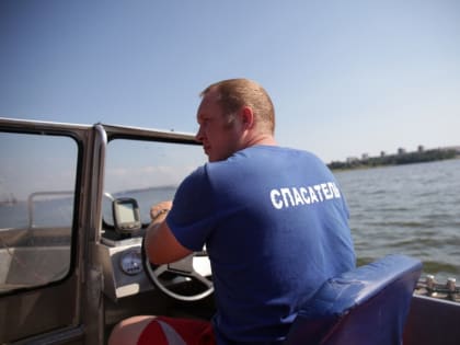 Череповчанин упал в воду на набережной у Соборной горки