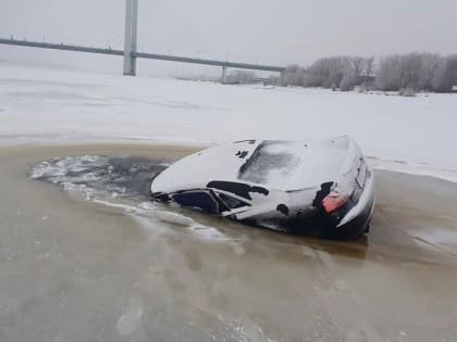 Романтика не удалась: как Audi A8 оказалась на дне реки в Шексне