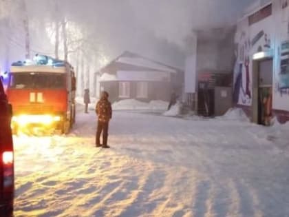 Пожар в Череповце уничтожил автосервис