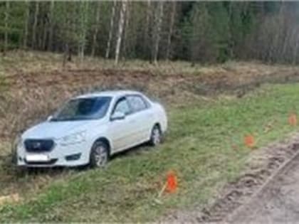 Житель Архангельской области скончался на трассе в Никольском районе