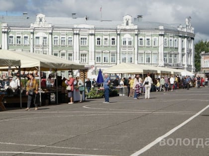 Порядка 615 тыс. рублей заработали вологодские предприниматели на ярмарке «Яблочно-медовый спас»
