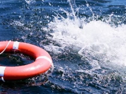 Житель Вологодской области, выпендриваясь перед девушками, рухнул в реку у Соборной горки