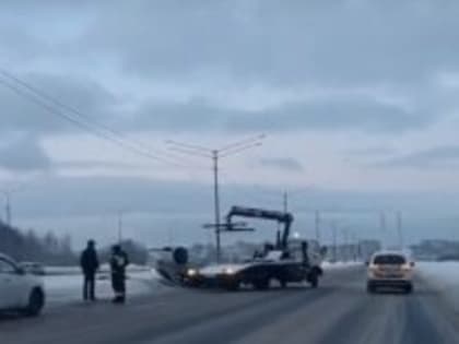 Иномарка перевернулась на Южном шоссе