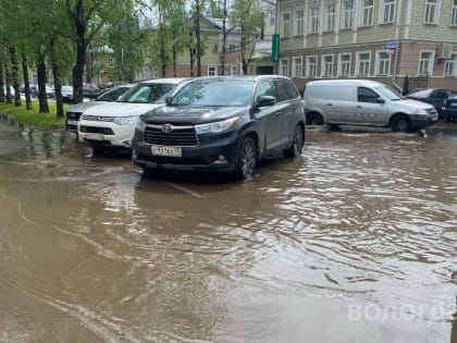 Пять бригад ликвидируют подтопления в Вологде