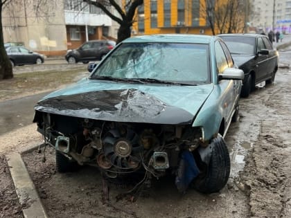 С улицы Набережной убрали разобранный на запчасти «Фольксваген»