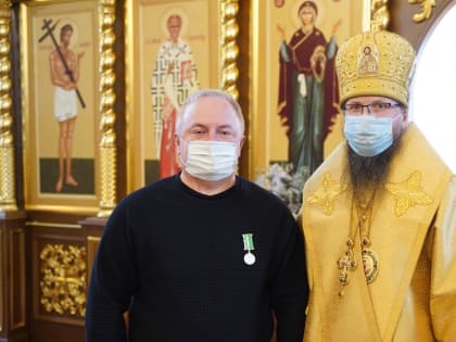 Епископ Череповецкий и Белозерский Игнатий наградил главу Бабаевского района Юрия Парфёнова