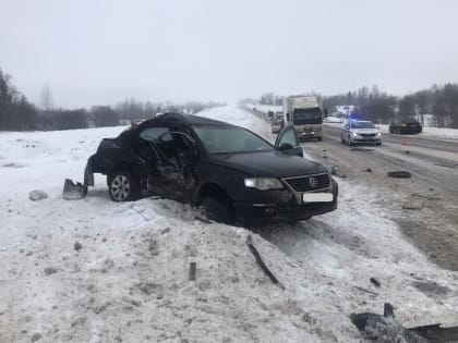 На трассе под Вологдой в аварии погибли ребенок и женщина