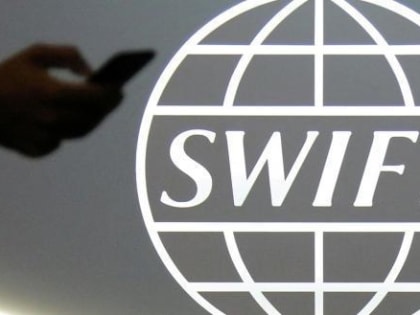 Три российских банка отключают от международной системы SWIFT