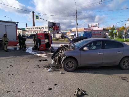 В Вологде перевернулась машина службы пожаротушения, спешащая на вызов