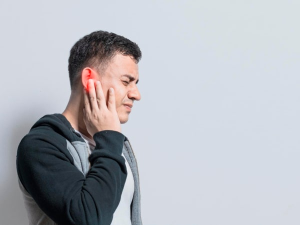 Боль при отите: что делать, если заболело ухо?