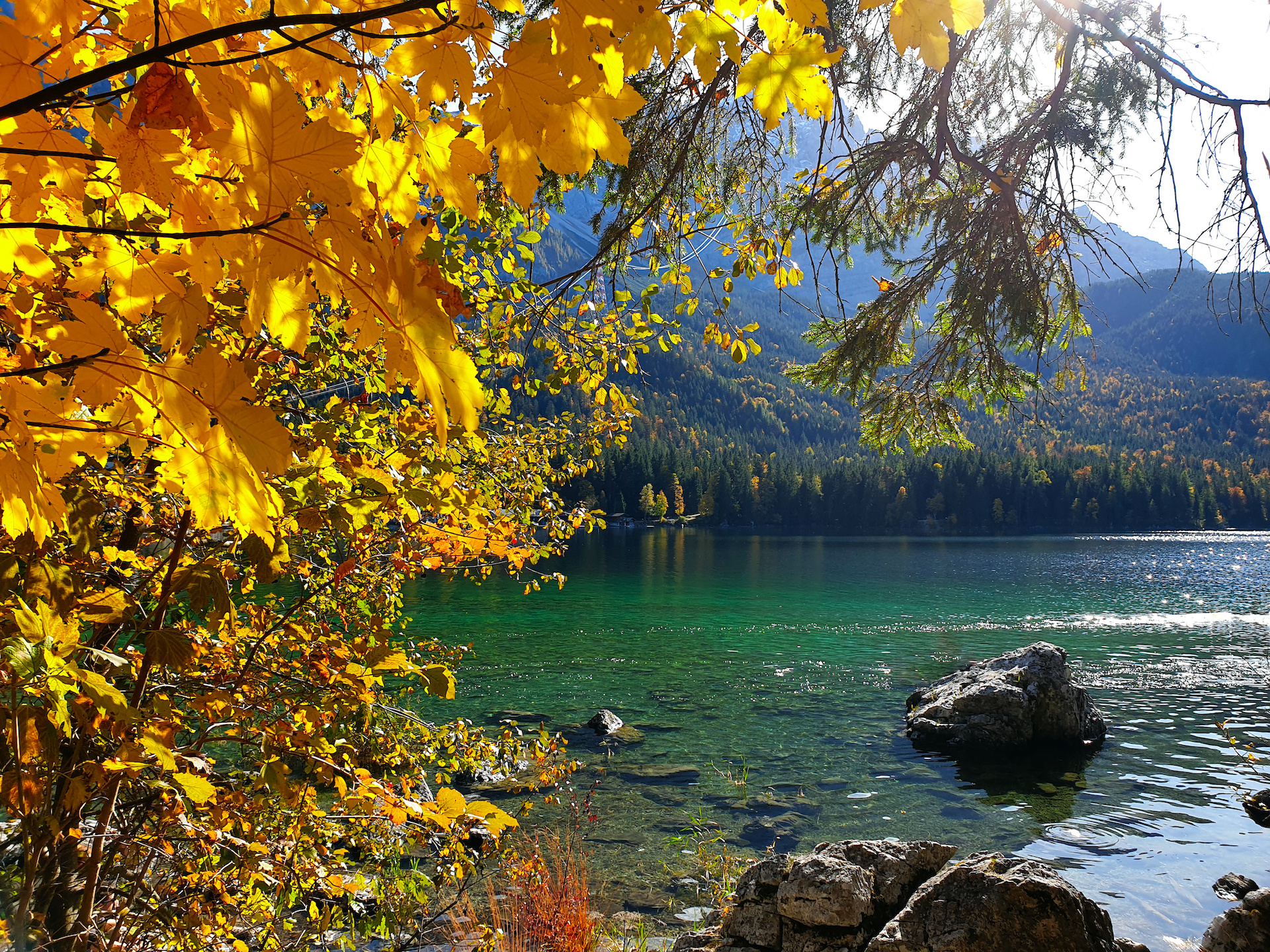 Eibsee in Bayern zur Herbstzeit