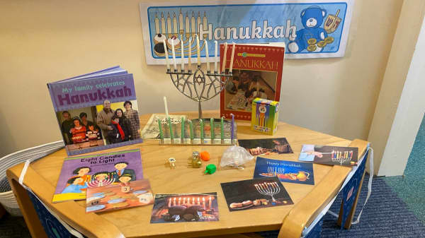 Chestnut Nursery Schools News Image - Hanukkah at Ray Lodge 2022