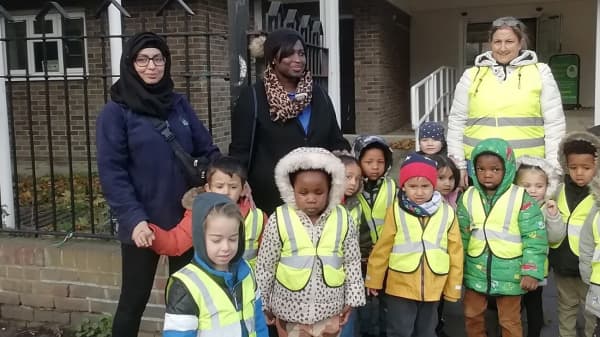 Chestnut Nursery Schools News Image - A Trip to the Library