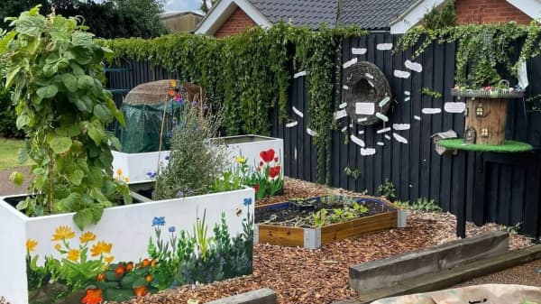 Chestnut Nursery Schools News Image - Harvesting the Vegetable Patch at St Nicholas House