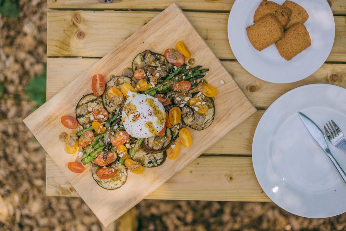 Grilled Aubergine & Asparagus Salad