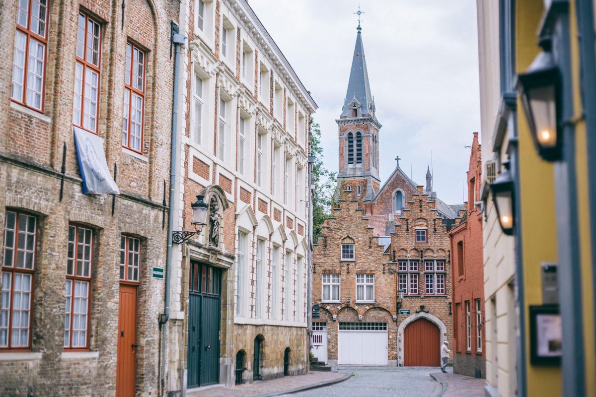 Bruges City Guide + Tips on Buying Chocolate