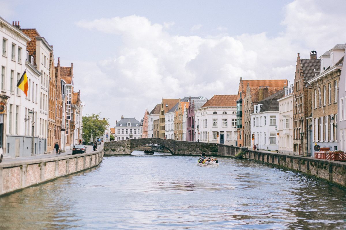 Bruges City Guide + Tips on Buying Chocolate