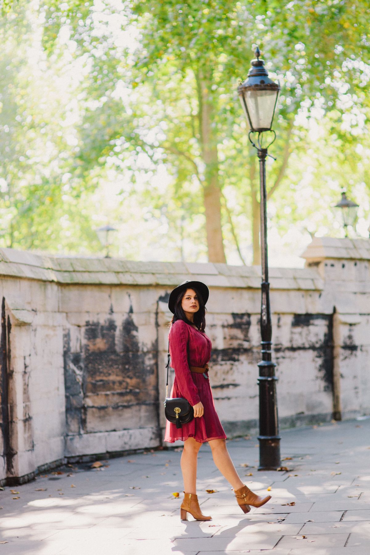 How to Nail the 70s Outfit Trend