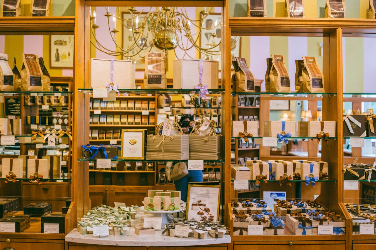 Downtown Chicago Travel Guide with Kimpton's Hotel Monaco