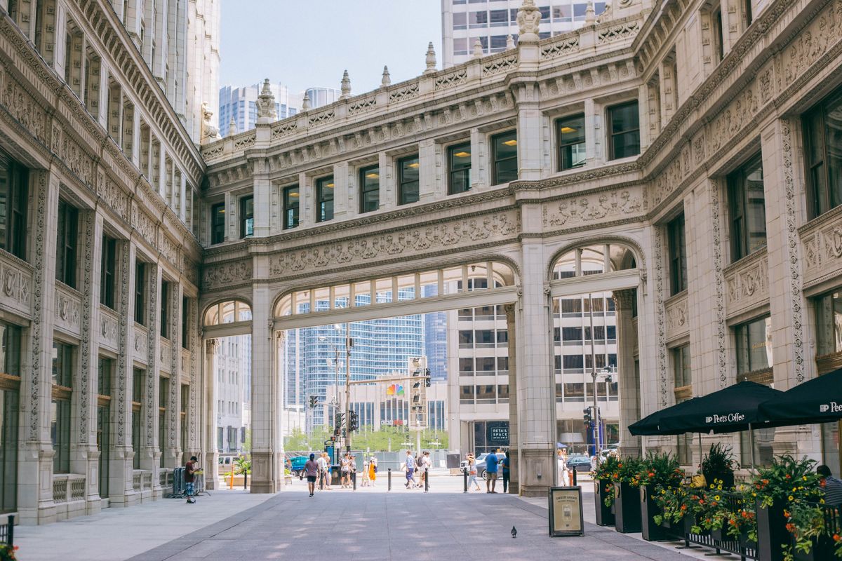 Downtown Chicago Travel Guide with Kimpton's Hotel Monaco