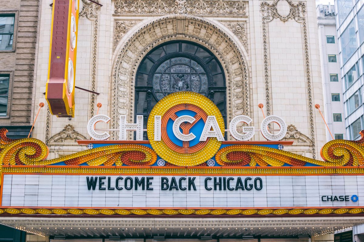 Downtown Chicago Travel Guide with Kimpton's Hotel Monaco