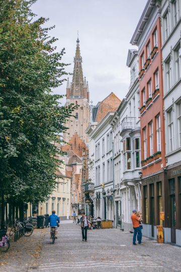 Bruges City Guide + Tips on Buying Chocolate