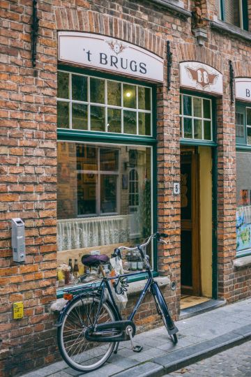 Bruges City Guide + Tips on Buying Chocolate