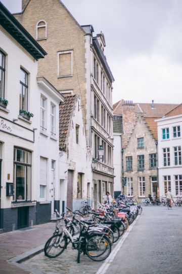 Bruges City Guide + Tips on Buying Chocolate