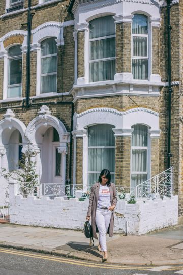 3 Ways to Style a Slogan Tee and Jeans