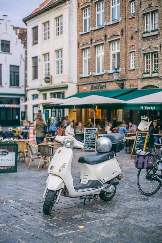 Bruges City Guide + Tips on Buying Chocolate